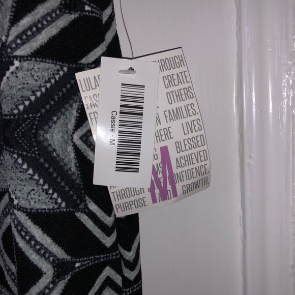 LulaRoe Cassie Skirt (M) - NEW WITH TAGS! - Picture 3 of 4